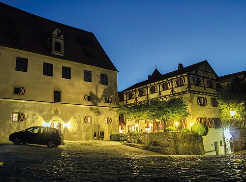 Fürstliche Burgschenke bei Nacht