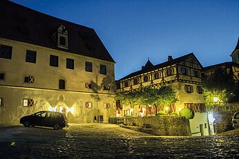 Fürstliche Burgschenke bei Nacht