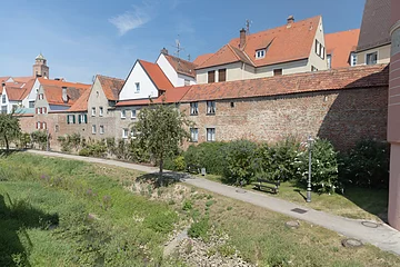 Blick auf die Stadtmauer von Donauwörth
