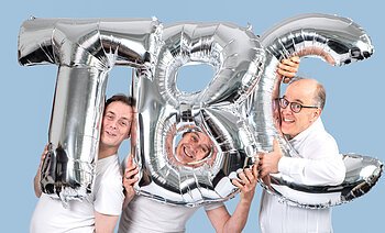 Bild der Besetzung des TBC inkl. TBC-Luftballons