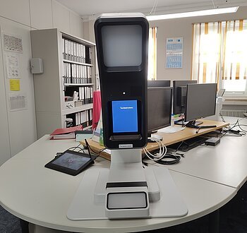 Der neue Passfotoautomat im Bürgerbüro Harburg