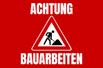 Dargestellt wird ein Hinweisschild für Bauarbeiten mit dem Text "Achtung Bauarbeiten" darüber und darunter
