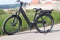 E-Bike in Harburg E-Bike auf einem Radweg bei Harburg. Im Hintergrund ist das Schloss Harburg zu sehen.