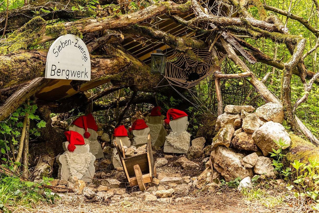 Märchenfiguren Zwerge im Bergwerk