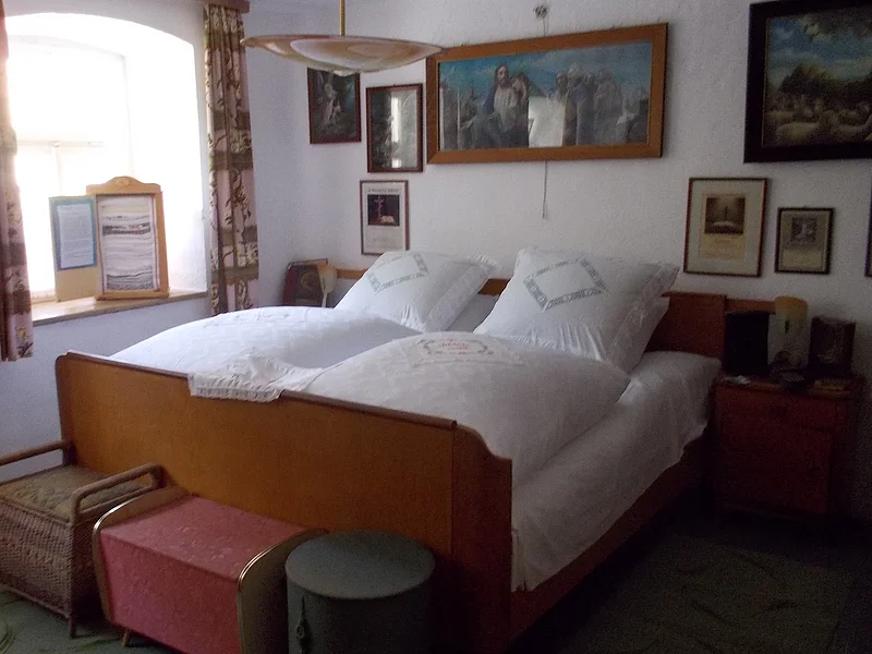 Blick in ein Schlafzimmer anno dazumal